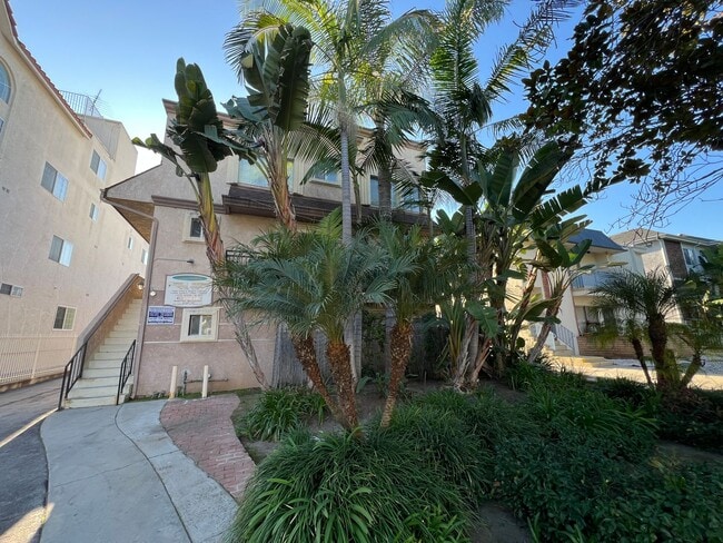 Photo - 3735 S Canfield Ave Unit 2