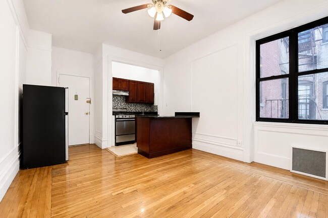 Photo - 45 Tiemann Pl Unit 2I