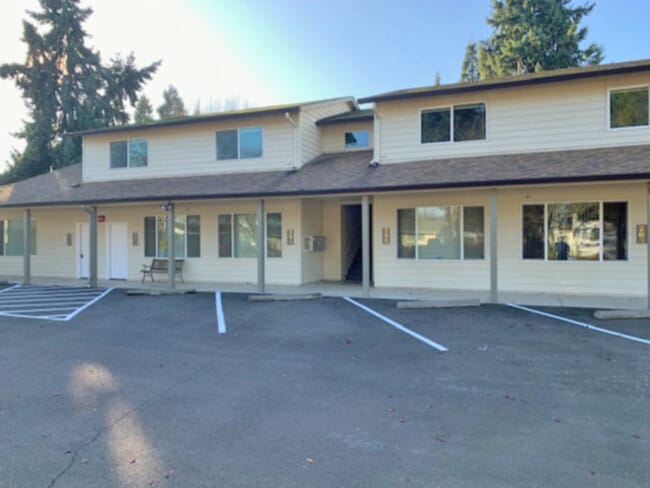 Building Photo - Junction City 2 bedroom like- NEW interior! Rental