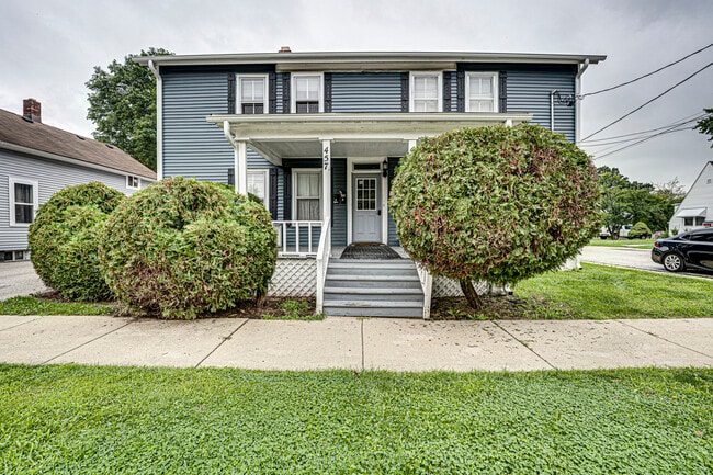Building Photo - 457 Talma St Unit 2