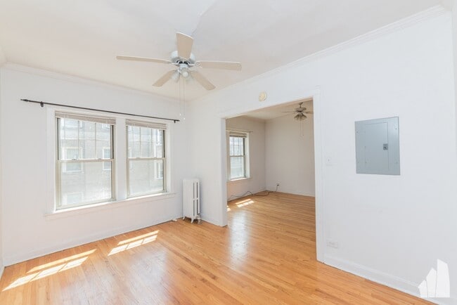 Building Photo - 1916 W Winona St Unit 1932-2 Rental