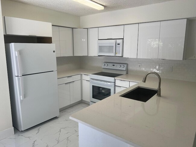 Photo - 2212 White Pine Cir