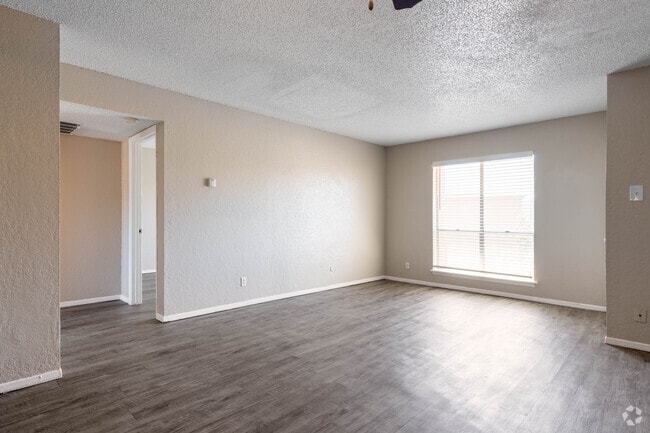 2BR, 1BA - 979SF