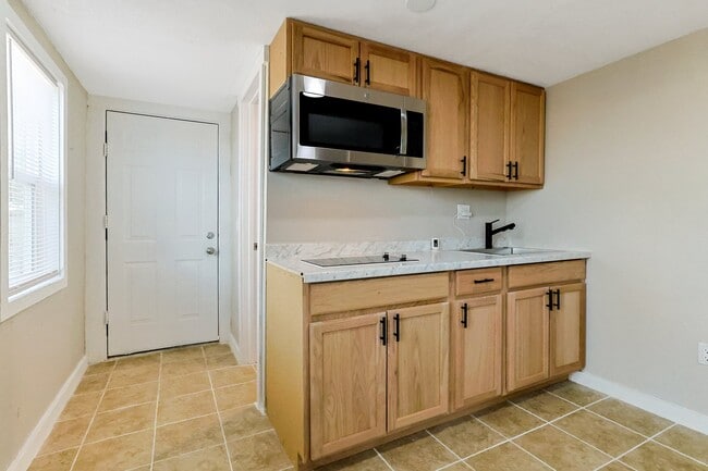 Building Photo - 416 W 9th St Unit #2 Rental