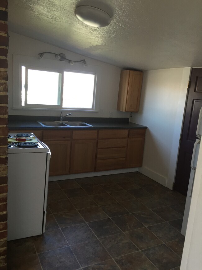 Kitchen with view of river from window - 700 East 4th Street House