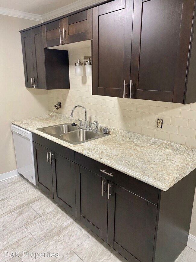 Photo - 202 Williamsburg Dr