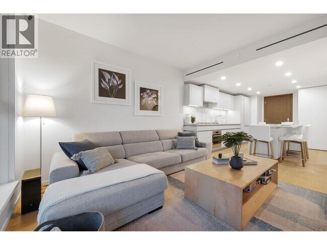 Photo - 889 Pacific St