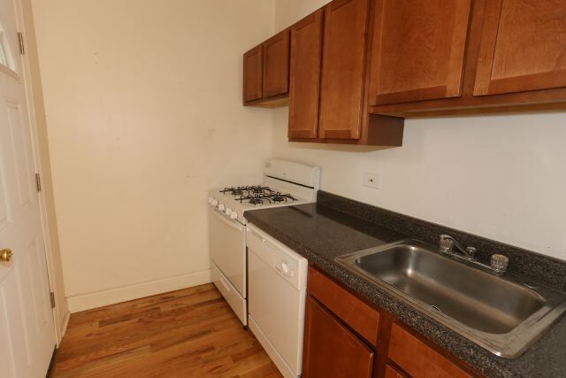 Photo - 633 W Cornelia Ave Unit E3