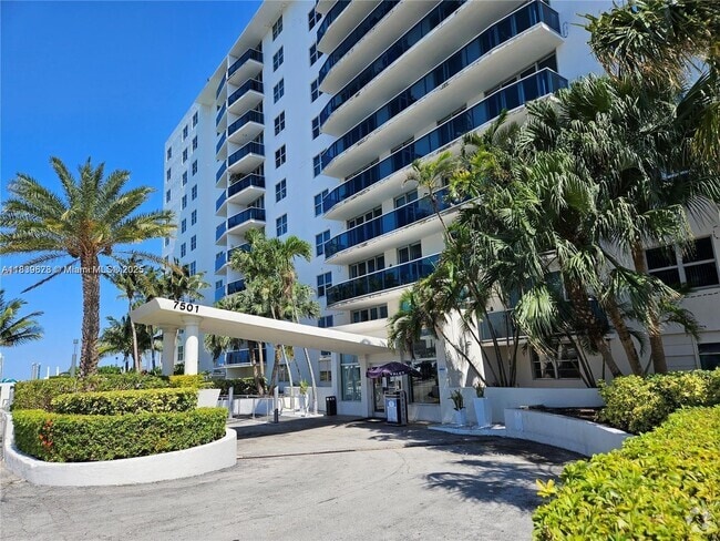 Building Photo - 7501 E Treasure Dr Unit 6T Rental