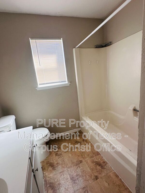 Photo - 702 Alhambra Dr