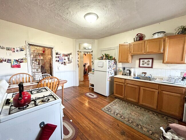 Building Photo - 96 Calumet St Unit 1