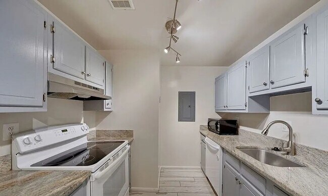 Photo - 1421 Columbia Rd NW