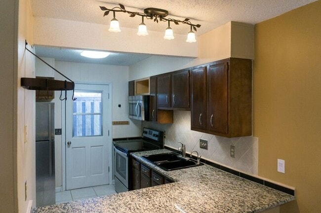 Photo - 137 Colony Dr
