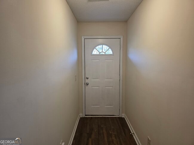 Photo - 585 Rushing St