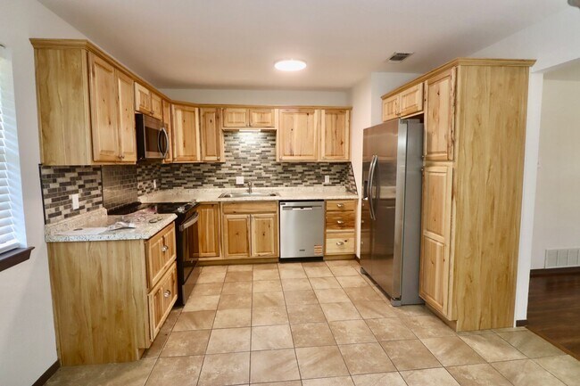 Photo - 308 W 5th St