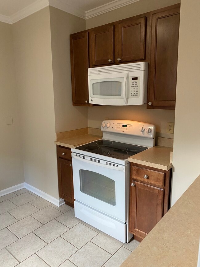 Building Photo - 1069 Wayburn St Unit 2