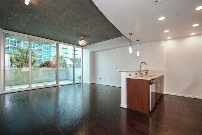 Photo - 5925 Almeda Rd Unidad 10704