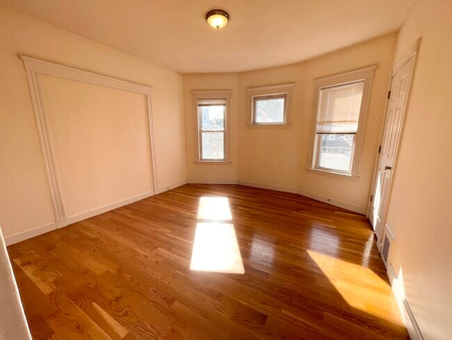 Photo - 19 Eastman St