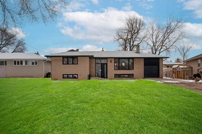 Photo - 33 Lancer Dr