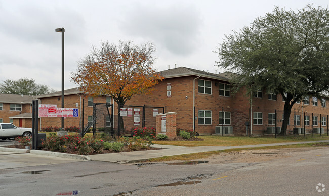 Silver Glen - Silver Glen Apartments