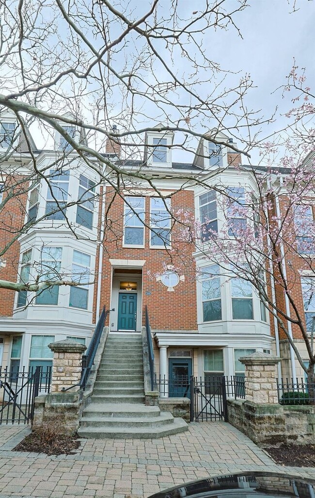Photo - 215 Stetson St