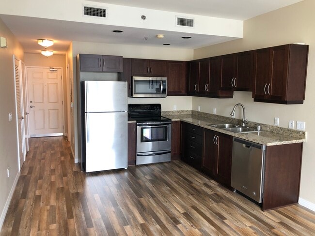 Building Photo - 427 9th Ave Unit 907