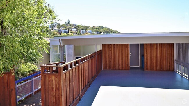 Building Photo - Stunning Mid-Century Modern 3 Bed/ 2 Bath ... Rental
