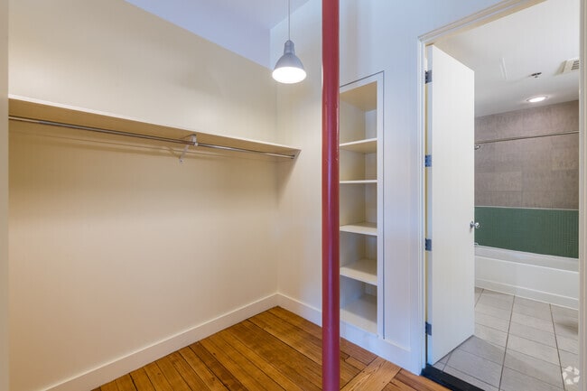 Studio - 1,281 SF