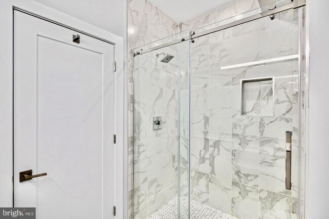 Building Photo - Brand New Luxury Apartments Unit 1