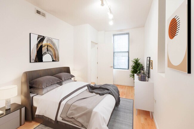 Photo - Video Tour- Wicker Park Large Top Floor 1 Bed (Big Enough For A King), w/Great Sound Insulation, ... Unit 3R