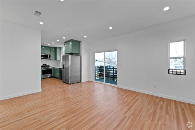 Building Photo - 4017 Mont Clair St Unit 4019 1/2 Rental