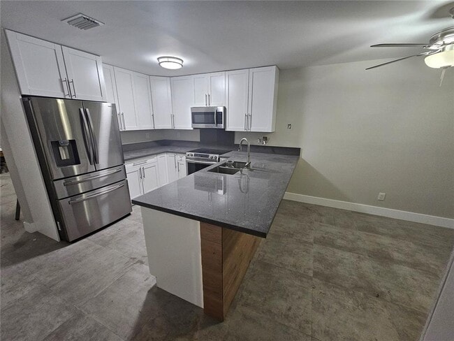 Building Photo - 7302 NW 76th Dr