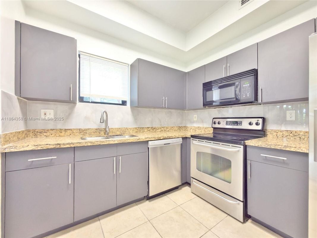 Photo - 3300 NE 192 St