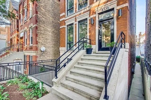 Photo - 1331 N Greenview Ave Unit 3