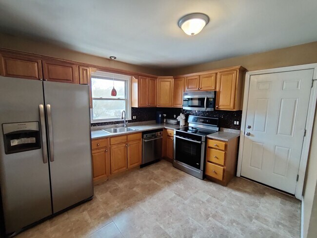Photo - 135-137 Hillcrest Rd Unit 2nd Floor