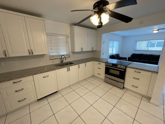 Photo - 845 NW 10th Ave