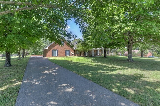Photo - 2303 Friendship Dr