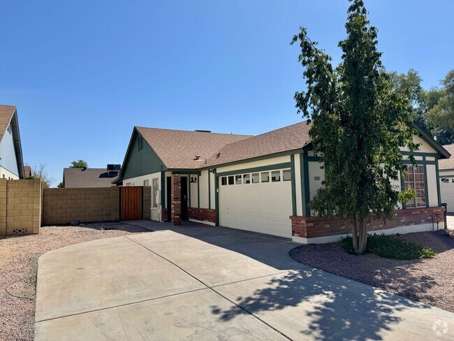 Building Photo - 2 Bedroom 2 Bathroom with a 2 Car Garage f... Rental