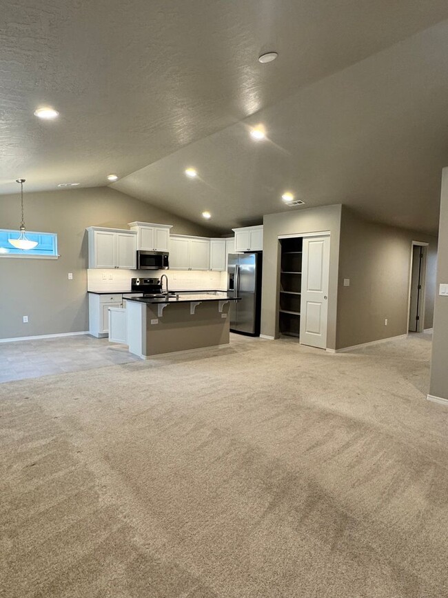 New Lower Price! Newly built West Valley 3... - New Lower Price! Newly built West Valley 3... House