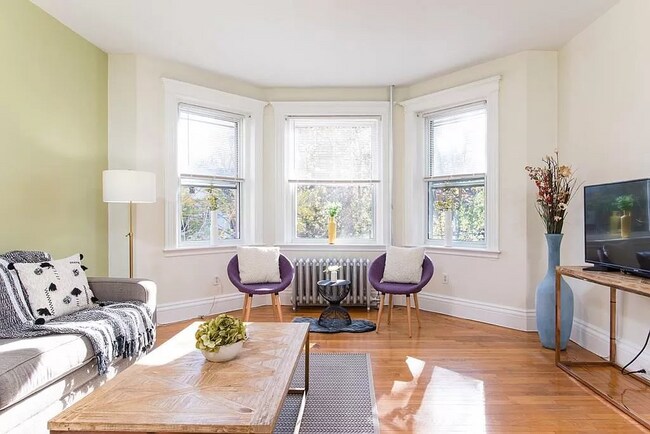 Building Photo - 22 Euston St Rental