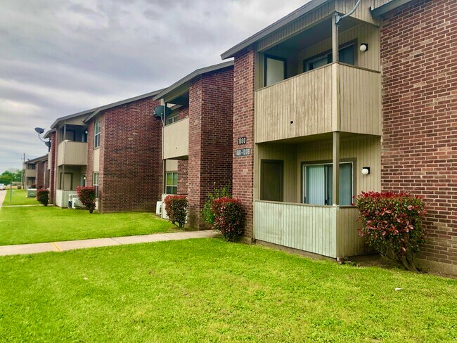 Photo - Lakeview Apartments Unit 1000