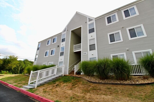 Building Photo - 1330 Hunters Rd