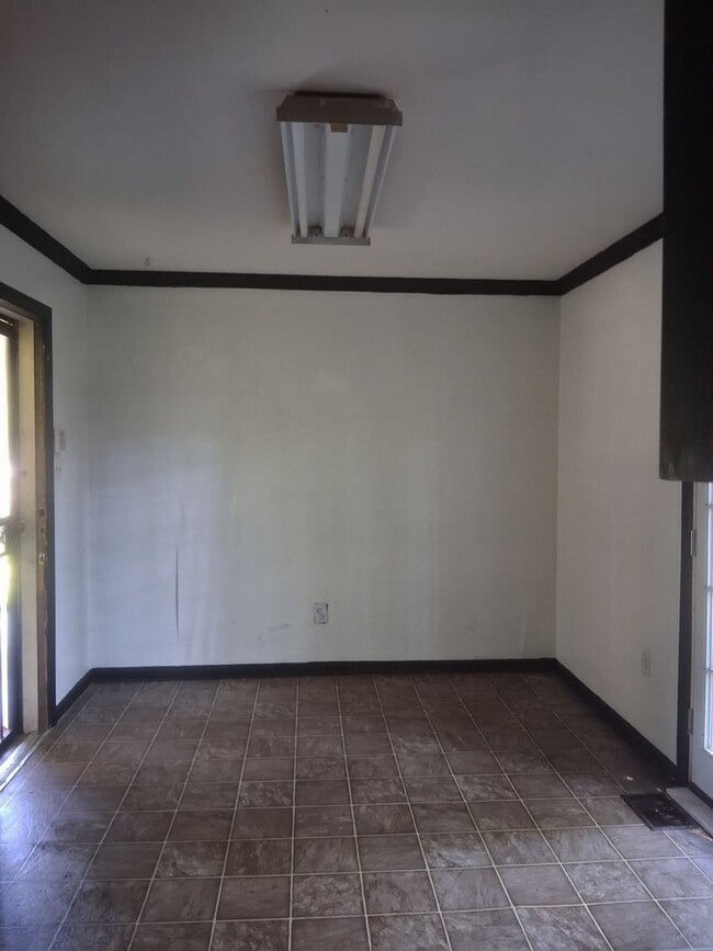 5542 Grafton St