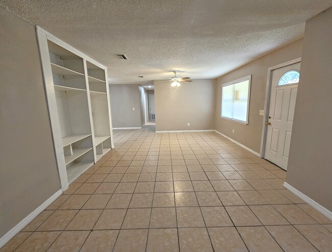 Photo - 6301 Breezewood St
