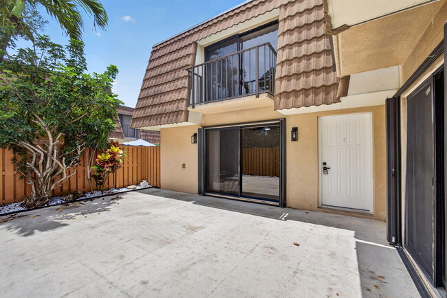 Photo - 246 Charter Way