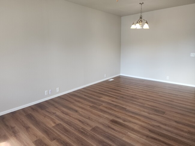 Building Photo - 2716 Stonecrop Ridge Grove