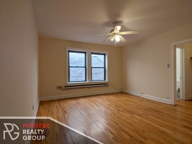 Building Photo - 546 W Wellington Ave Rental