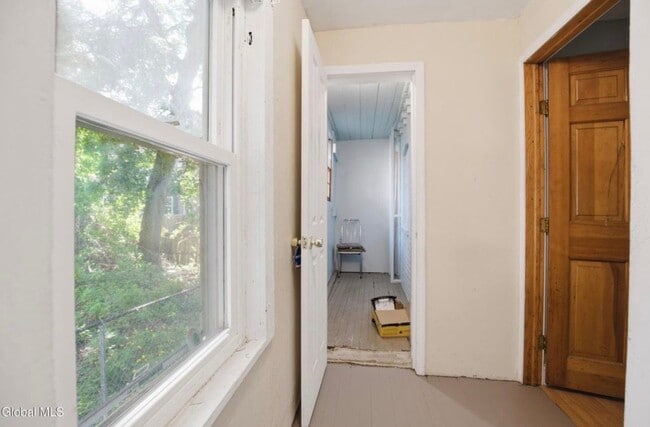 Photo - 120 Robinson St