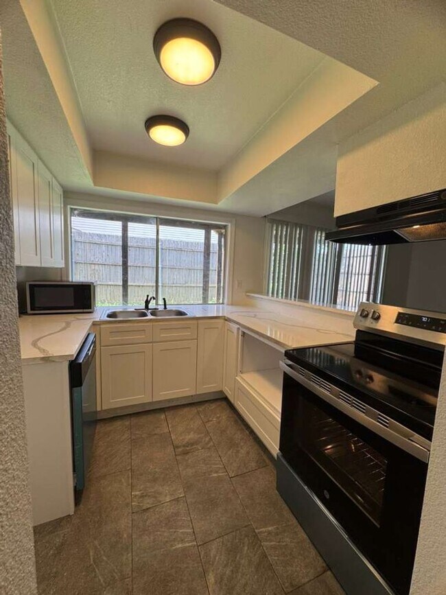 Photo - Ready to Move in... Do not miss this house !!!!