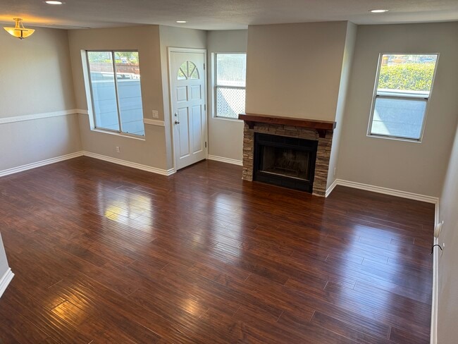 Building Photo - 3970 Cochran St Unit 83 Rental